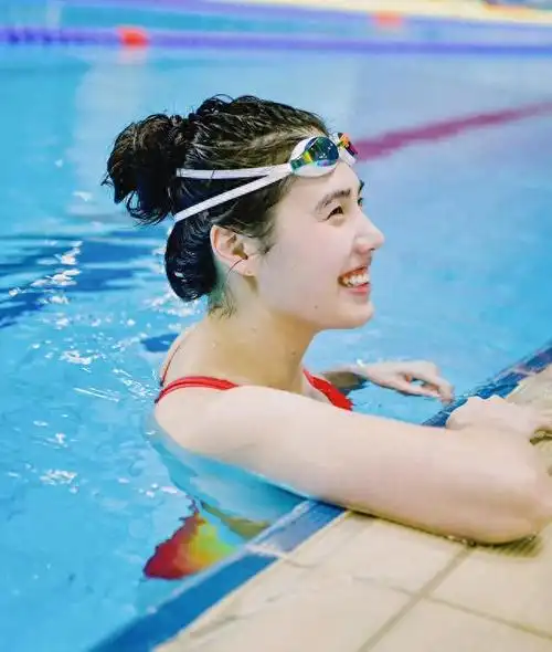 美女游泳运动员张雨霏