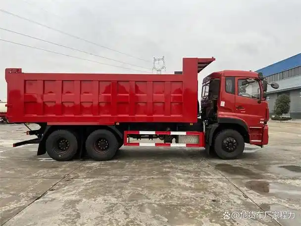 程力牌后双桥国六自卸车