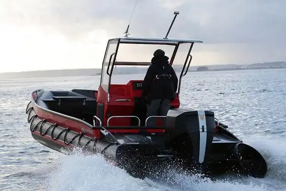 首台200匹高效能柴油舷外机
