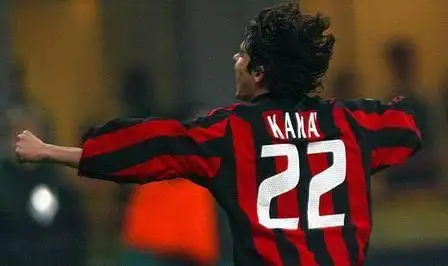 费德里科-基耶萨选择22号球衣,因其儿时偶像为卡卡!