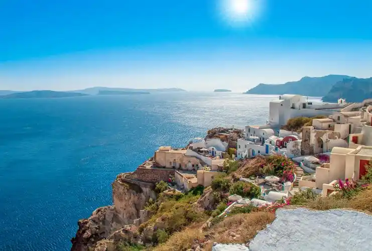 高清图片-在圣托里尼岛,希腊,欧洲的白色建筑.美丽的景色,在海上.