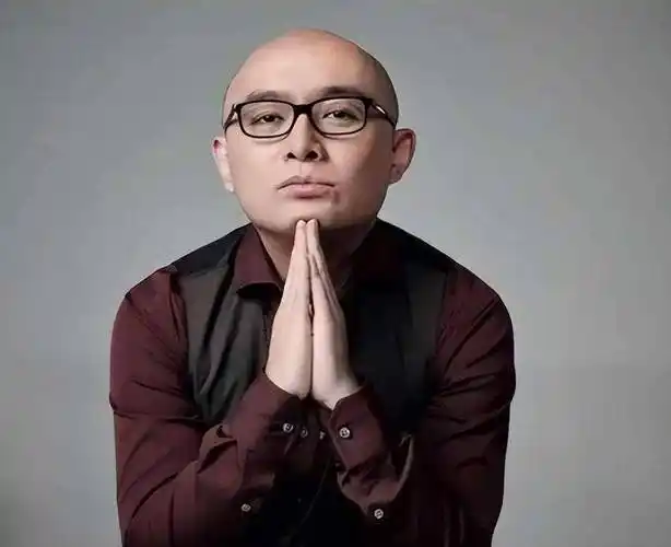 对未来的个人看法在我看来,孟非的病倒不仅仅是对他个人健康的一次