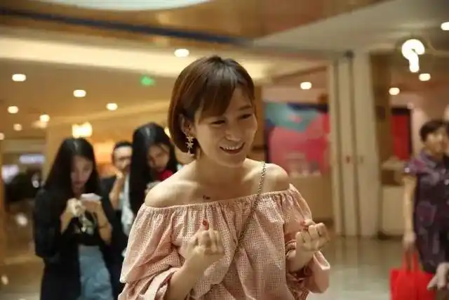 这可能是杭州聚集美少女最多的一天!如此疯狂只为抢到ta!