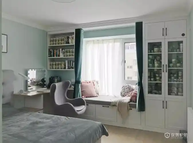 房间里窗户边上怎样打柜子卧室窗户边柜子设计技巧