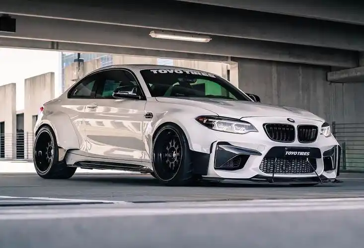 宝马m2改装小家伙看起来非常战斗的样子