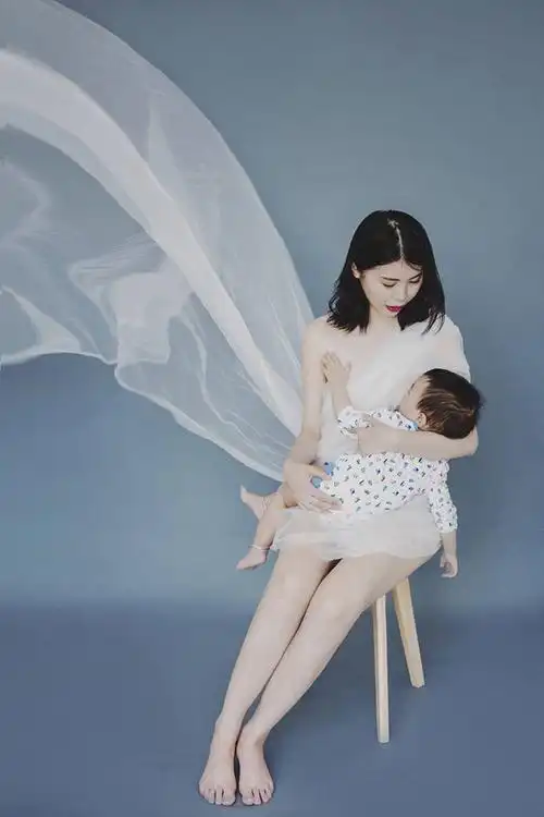 【亲子】别样哺乳艺术照 november 12, 2017 分享