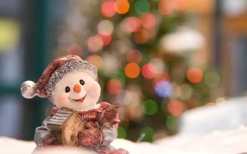圣诞节可爱雪人装饰唯美意境高清图片桌面壁纸(2)