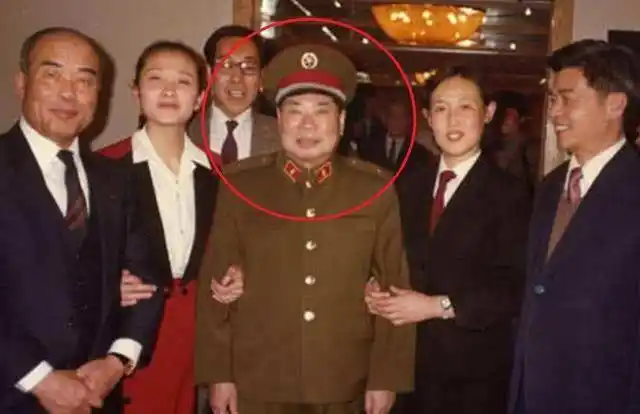 1994年,戎马一生为国奋斗多年的杨得志将军因病去世.