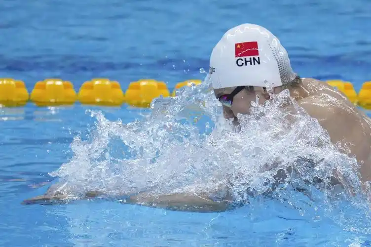 游泳全国冠军赛闫子贝晋级男子200米蛙泳决赛