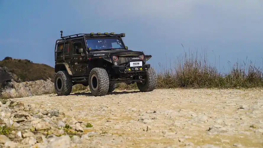 最早的越野车是军车演化而来,如图123这台经典的威利斯!