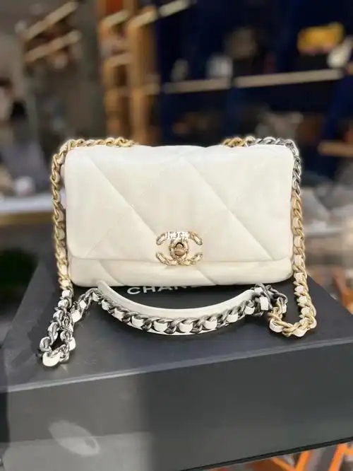 香奈儿～chanel 19bag 白色小号