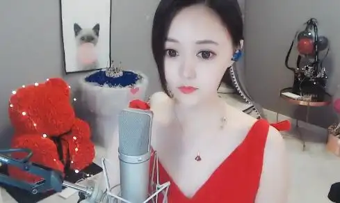 洛瑶红色礼服开播尽显完美气质