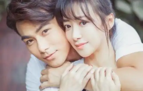 陈紫函被曝当小三于是小编又联系到了陆怡璇的经纪人菁菁,菁菁也对