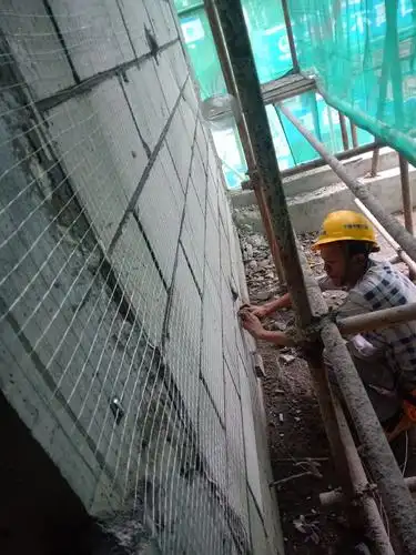 1日. 写美篇1.业务楼一层构造柱浇筑5人 2.外墙抹灰4人 3.