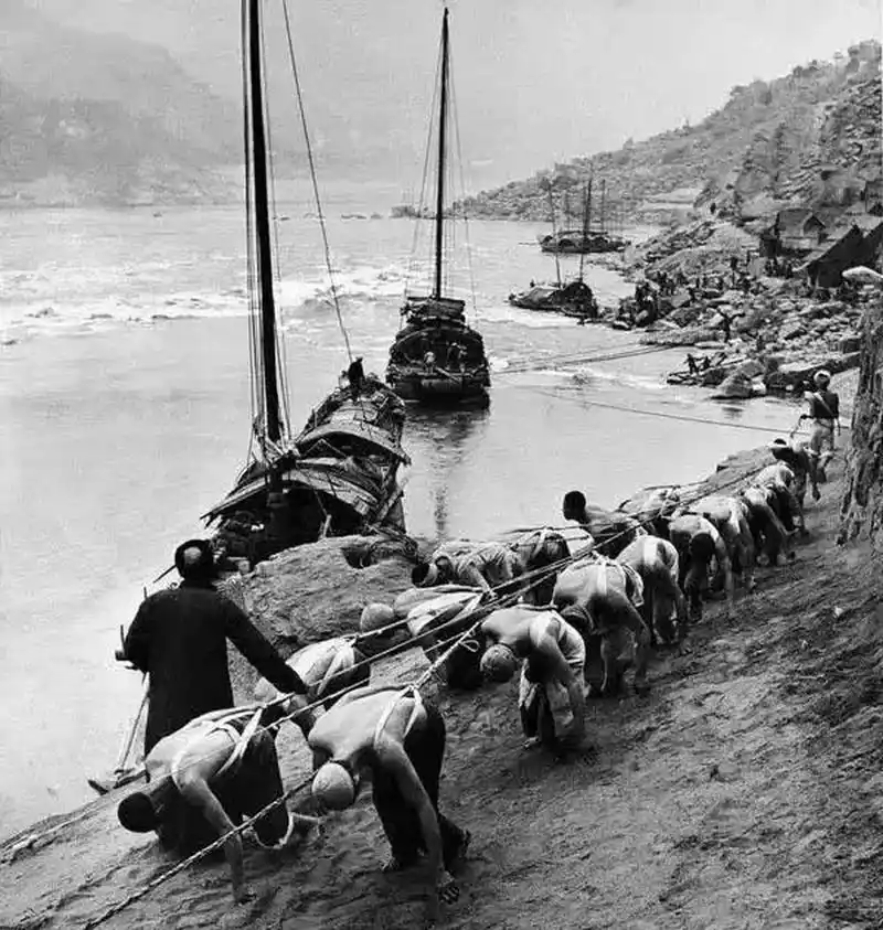 1946年,长江三峡纤夫