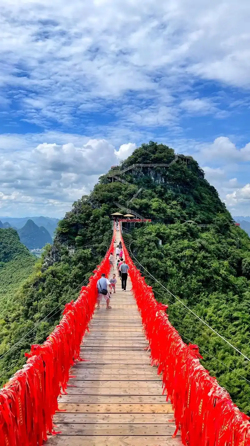 阳朔如意峰.快来!号称天空之城的景点,一起体验"会当凌绝顶  - 抖音