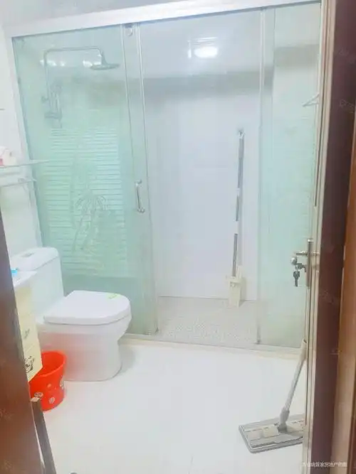 生活配套  齐全 楼下超市商业街靠近听海路商业街