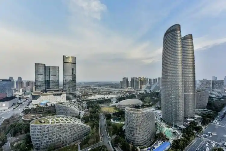 目标到2025年西部金融中心初步建成2021年12月24日文轩财经中国人民