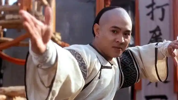 转身后踢腿是我的招牌动作,我也打不过李连杰|记者|电影导演|新少林