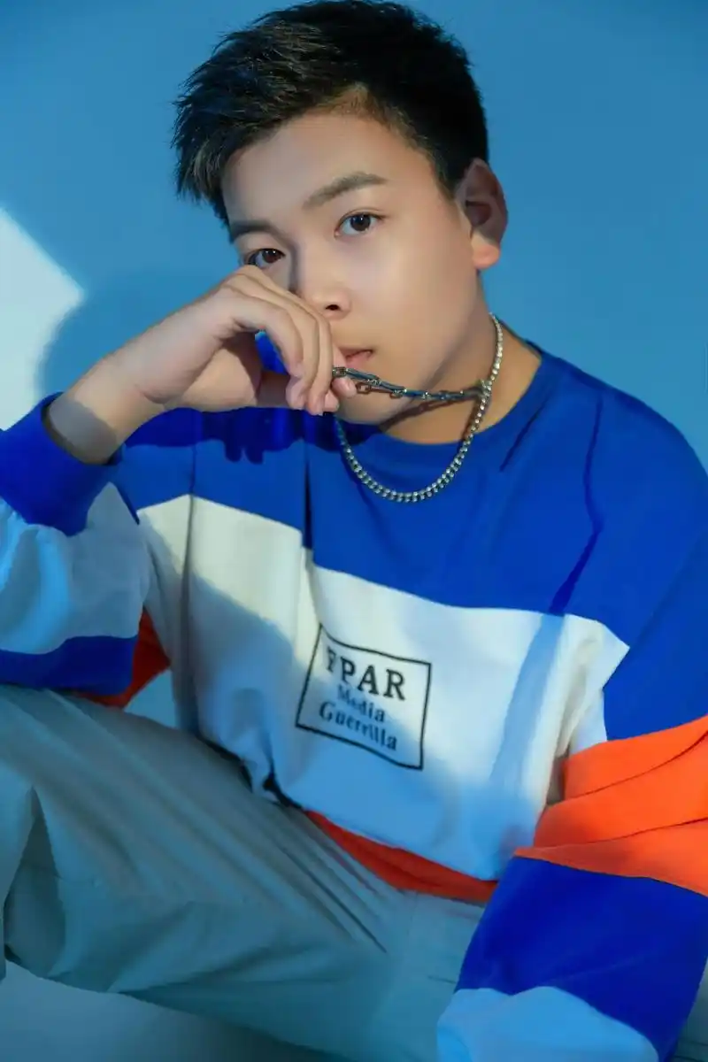 阳光男孩 #男生写真 我们家帅气小哥哥,16岁啦 - 抖音