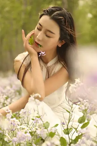 女星侍宣如青春写真曝光 清纯温婉与运动率真间切换自如