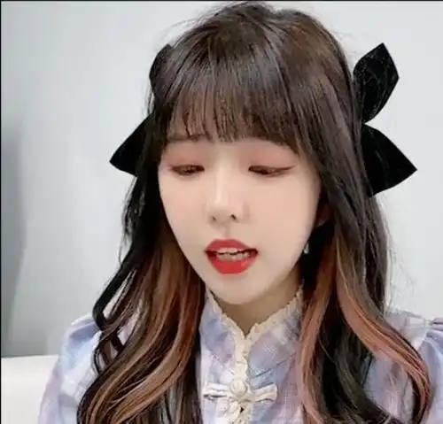 郝一点不愧是双面人,大号卖萌小号怼人,更是直言离不开美颜