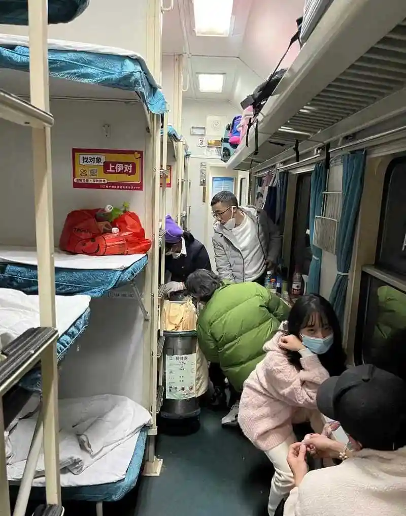 事实证明,在火车上戴口罩,好像真的是浪费钱呢!