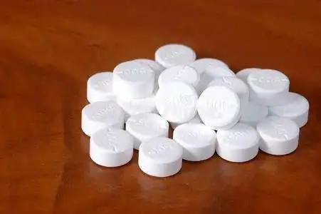 口服药物,扑热息痛500毫克,白色药丸.照片