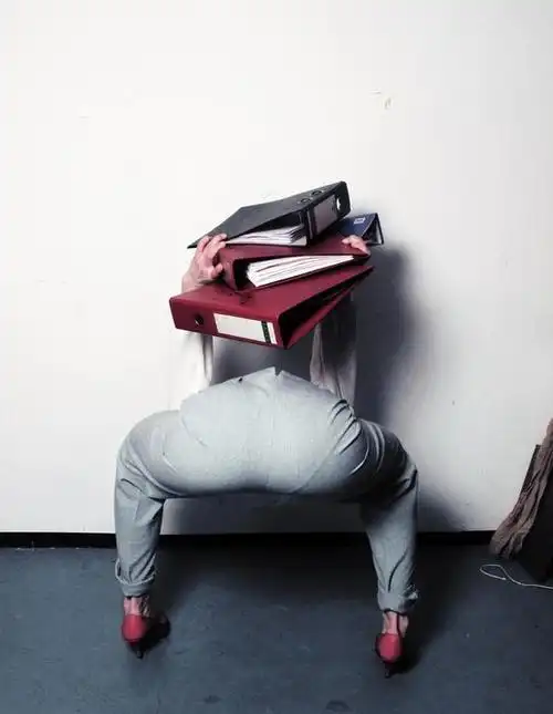 无头女郎模特女孩也真是蛮拼的