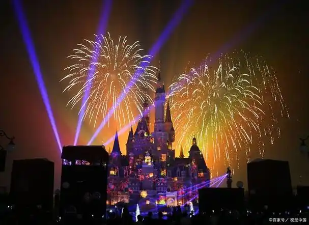 上海迪士尼烟花秀夜空中的每日魔法还是限时星光传奇