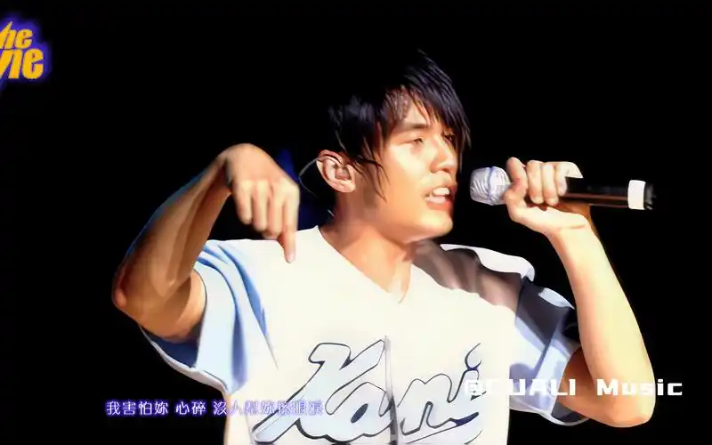 周杰伦2002年 the one演唱会《暗号》,旋律一响,青春的味道