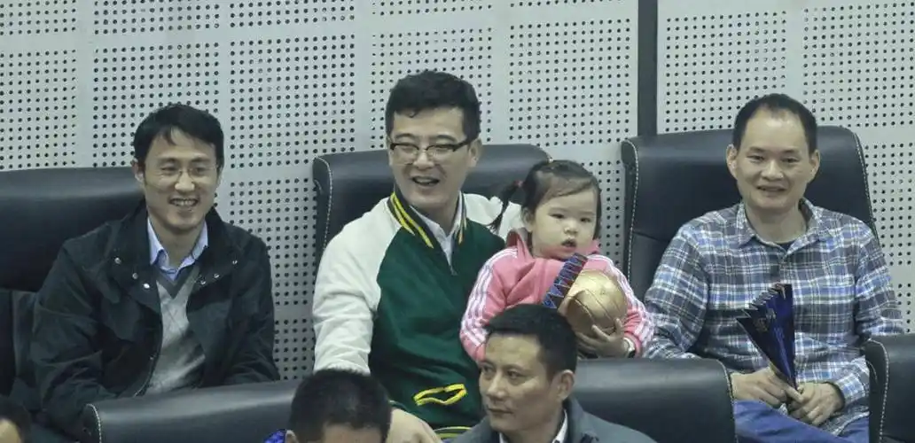 孩子出生后,周苏红想拿给汤淼看一看,曹红璧同意了.