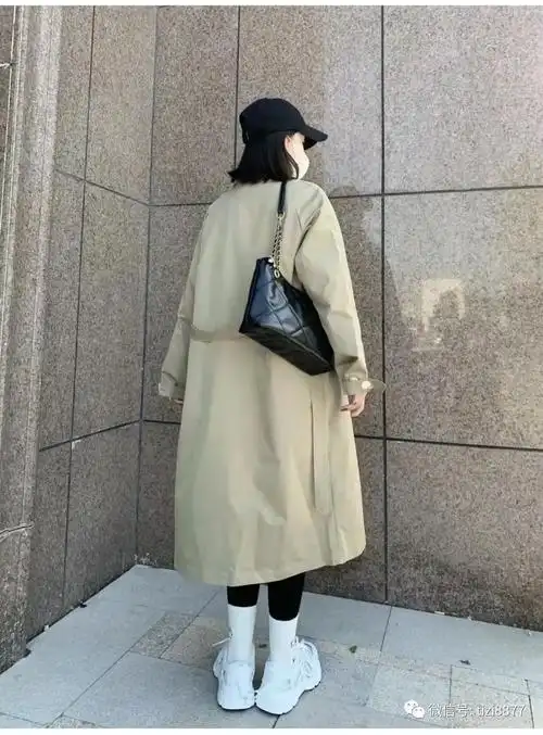 卡其色风衣配什么颜色的内搭好看