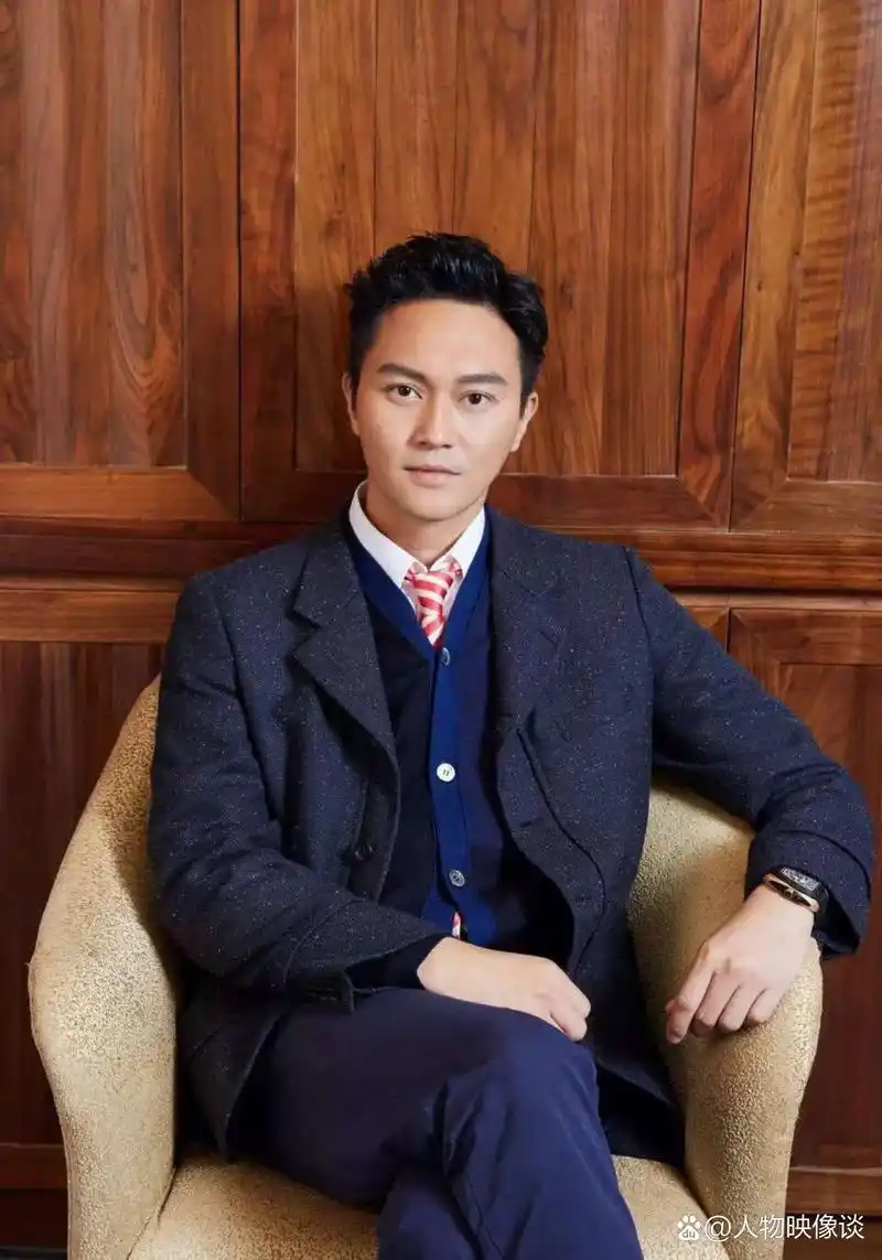 张智霖:从魅力巨星到街头偶遇的真实人物 张智霖,这个名字在香港娱乐