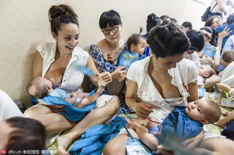 5 上海40位妈妈穿汉服"母乳快闪"