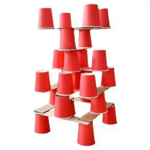 布好玩_幼儿园建构区自制儿童游戏纸杯搭建桌面垒高多材料教玩具