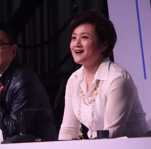 周凡南京广电集团资深主持人,中国新闻奖获得者,现为南京广电集团播音