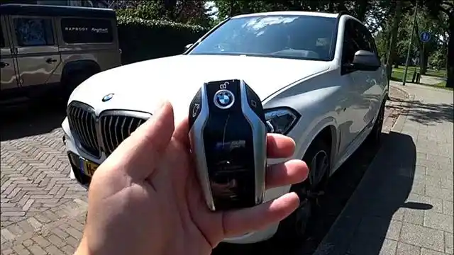 第一视角试驾2021款宝马x5,拿到钥匙坐进后排,不要太喜欢了!