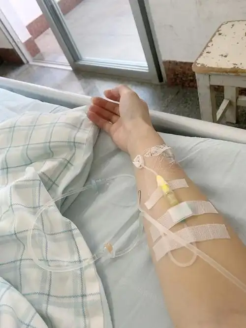 江湖救急求女生手的打针图片