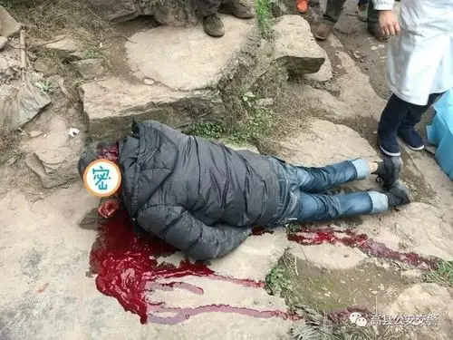 黑人,高县罗场醉酒男子摔破头晕迷不醒,危急时刻这群人出现了!