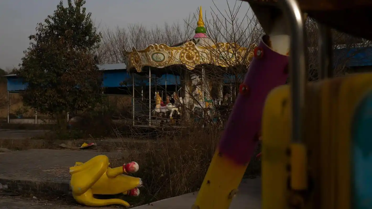 摄影 #恐怖 #街拍 废弃游乐园…… - 抖音