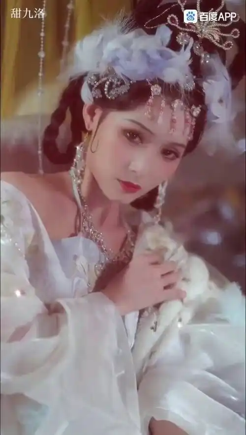 娇艳动人的玉面狐狸莹莹