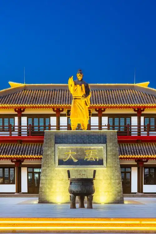 大禹像摄影李华星