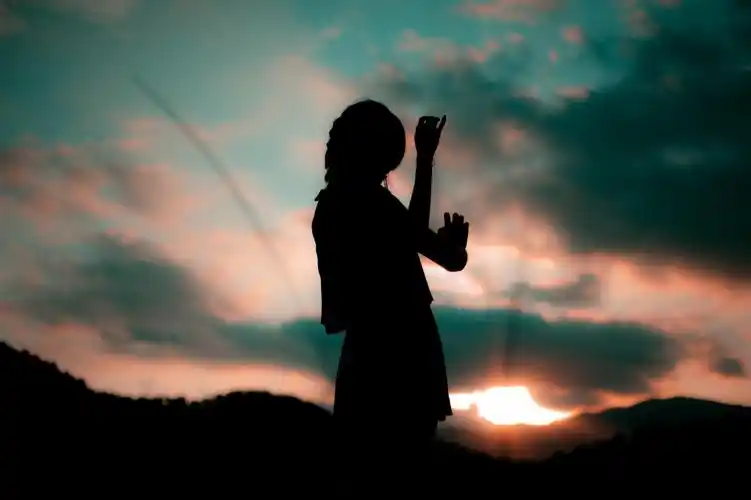 互动问答| 我喜欢了一个大我五岁的女生怎么办?