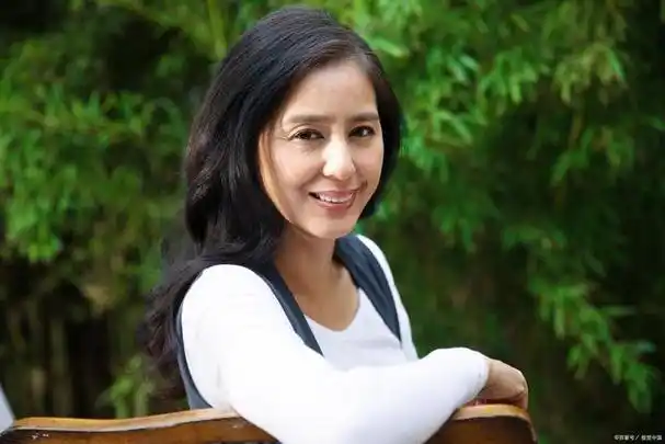 爱上四十多岁的中年女人,她却告诉我:玩玩可以,结婚不行