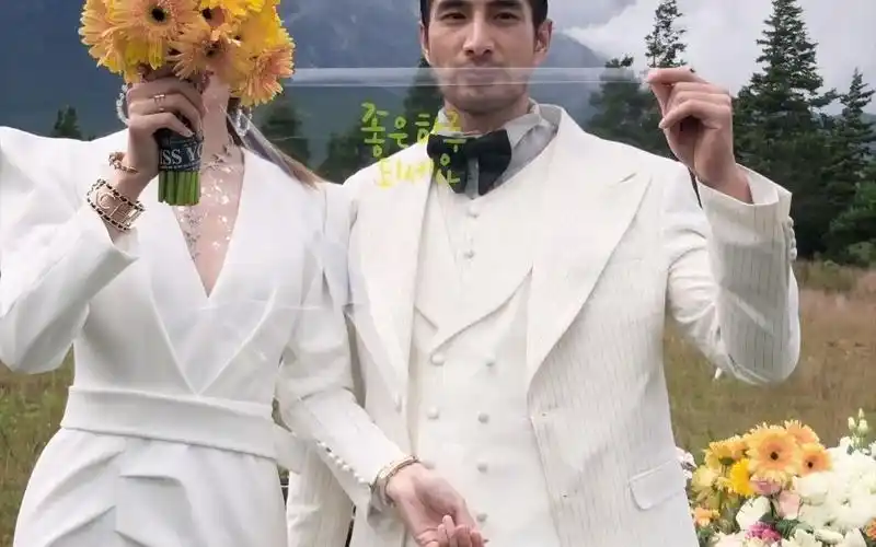 大叔苗苗莎莎合集这回知道为什么录视频都让远一点了吗