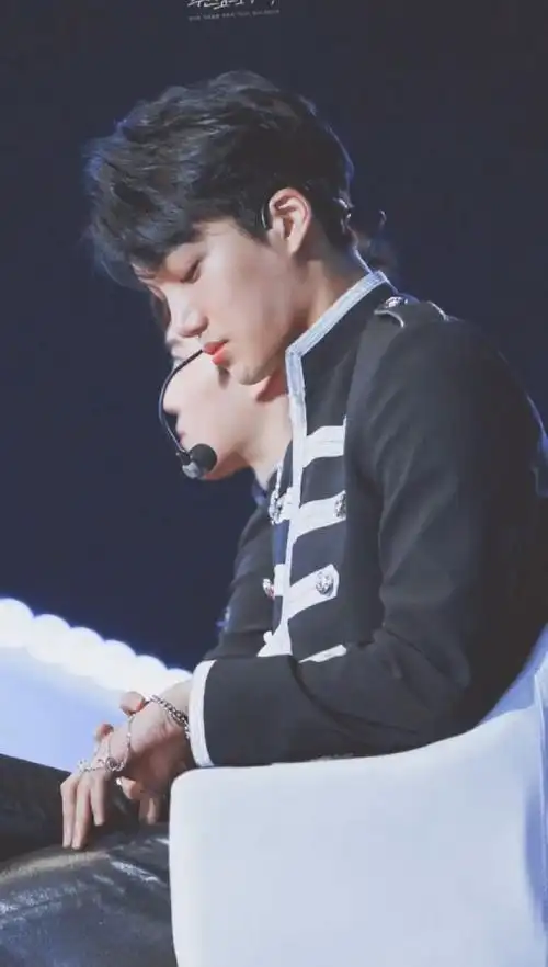 love shot里的金钟仁鲨我一万遍嘤嘤嘤