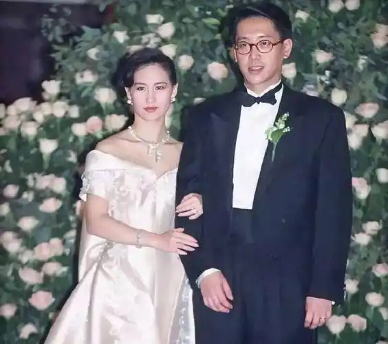 原创59岁梁朝伟近照曝光打扮朴素刘嘉玲珠光宝气与何超琼成闺蜜