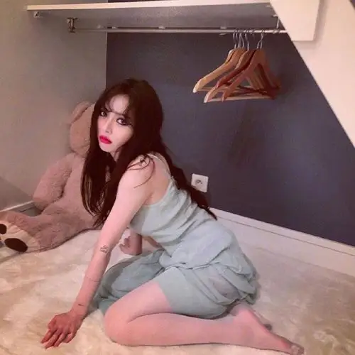 金泫雅同款蓝绿绿色吊带连衣裙性感小野野马明星连衣裙