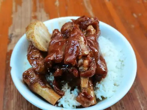 早上5,6点起床,仅只是为了那一份正宗的猪脚饭.